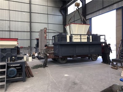 西藏四軸撕碎機、豫達機械、哪里有賣鐵皮桶四軸撕碎機